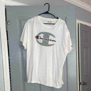 Champion T-shirt Graphic Tee